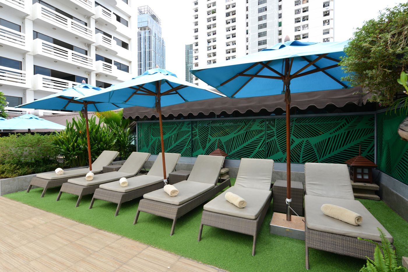 Centre-Point-Plus-Hotel-Pratunam-Pool-1