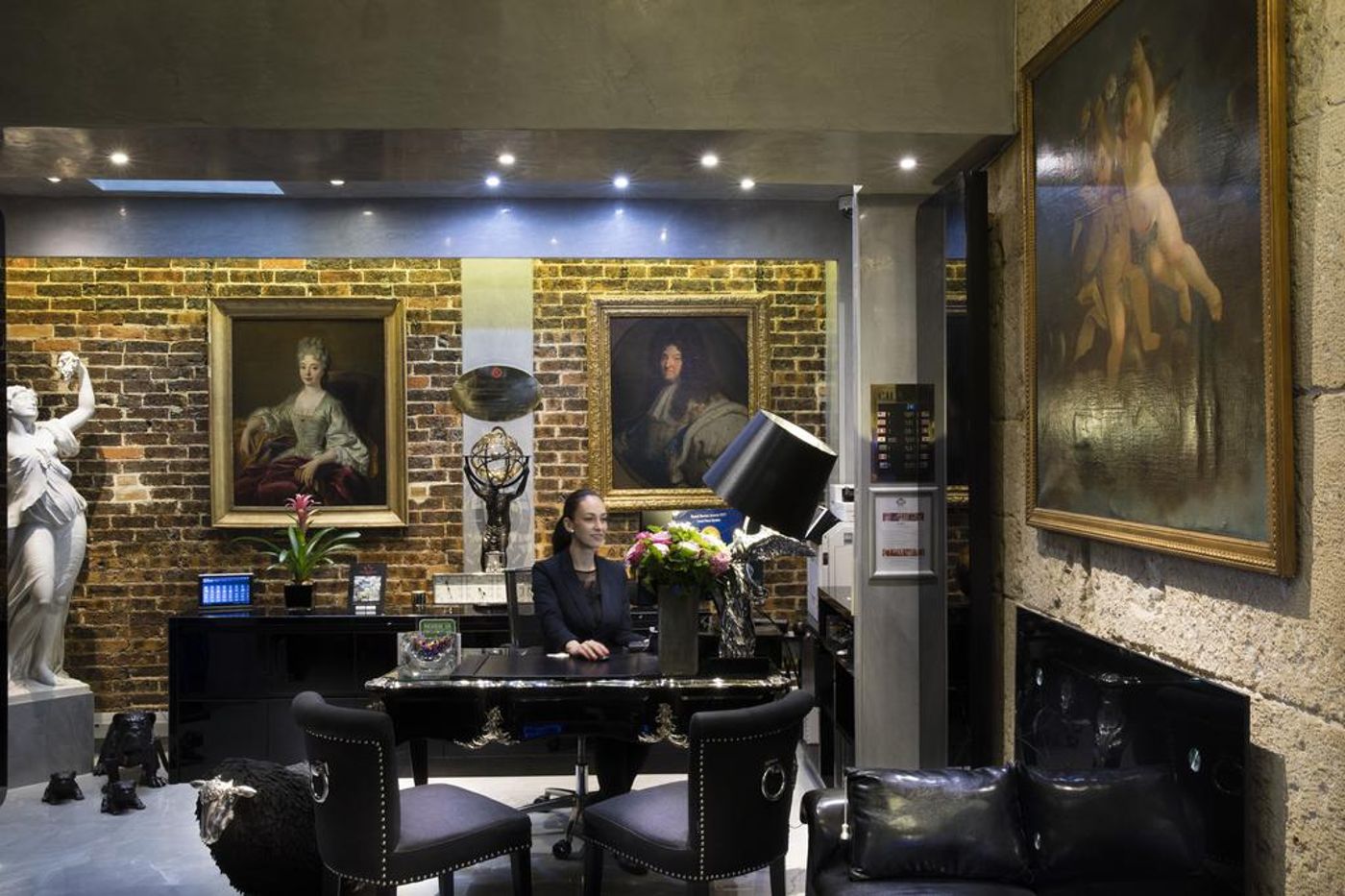 Hotel-Plaza-Elysees-Lobby-8