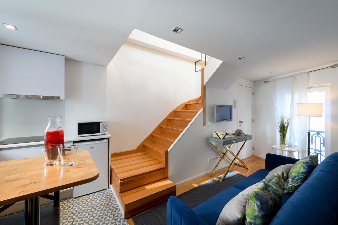 Alfama-Yellow-House-Room-2