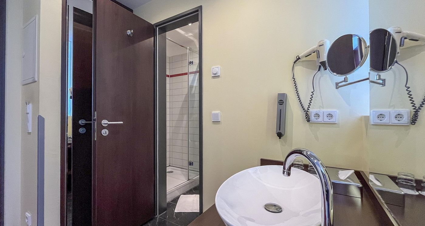 Best-Western-Plus-Plaza-Berlin-Kurfuerstendamm-Room-45