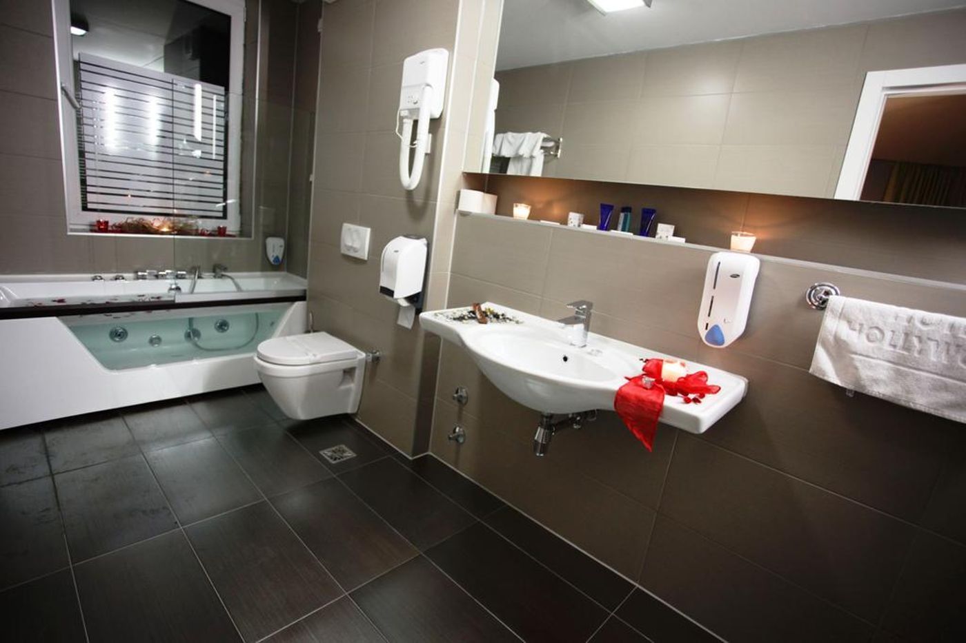 Hollywood-Bosnia & Herzegovina-SARAJEVO-Room-8