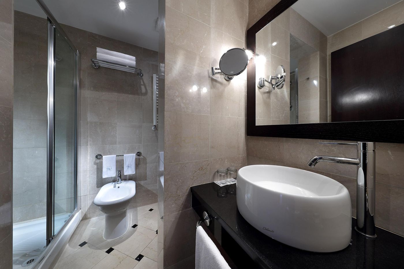 International-Palace-Room-24