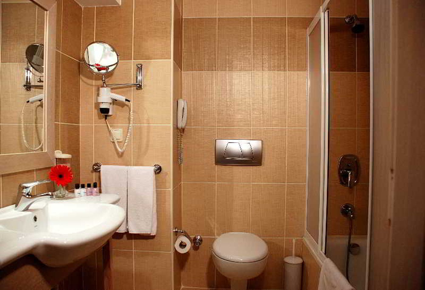 Side-Breeze-Hotel-Room-21