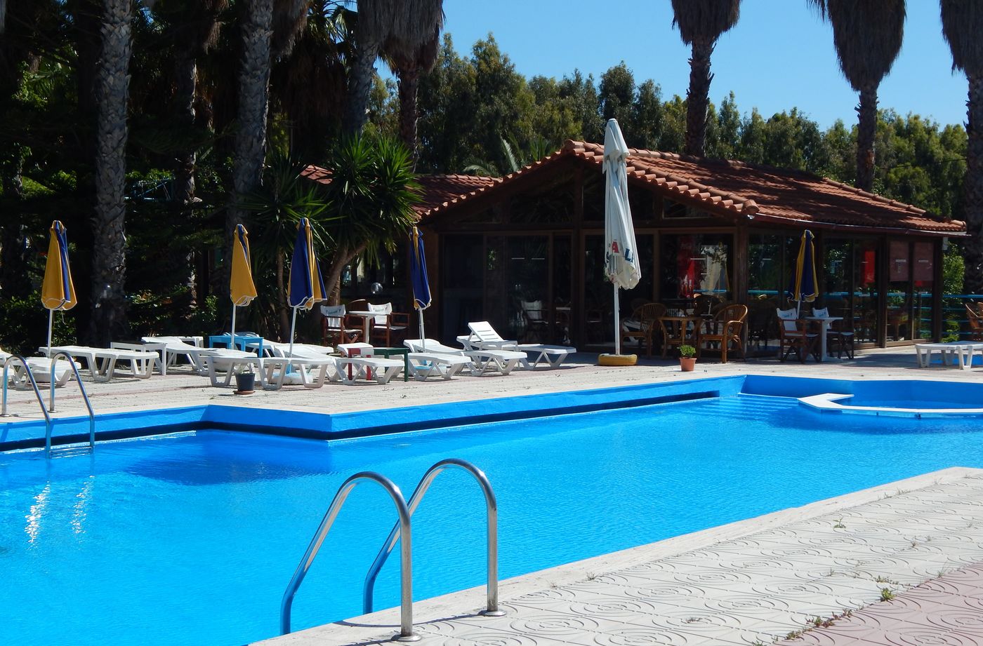 Dreams-4U-Apartments-Pool-4