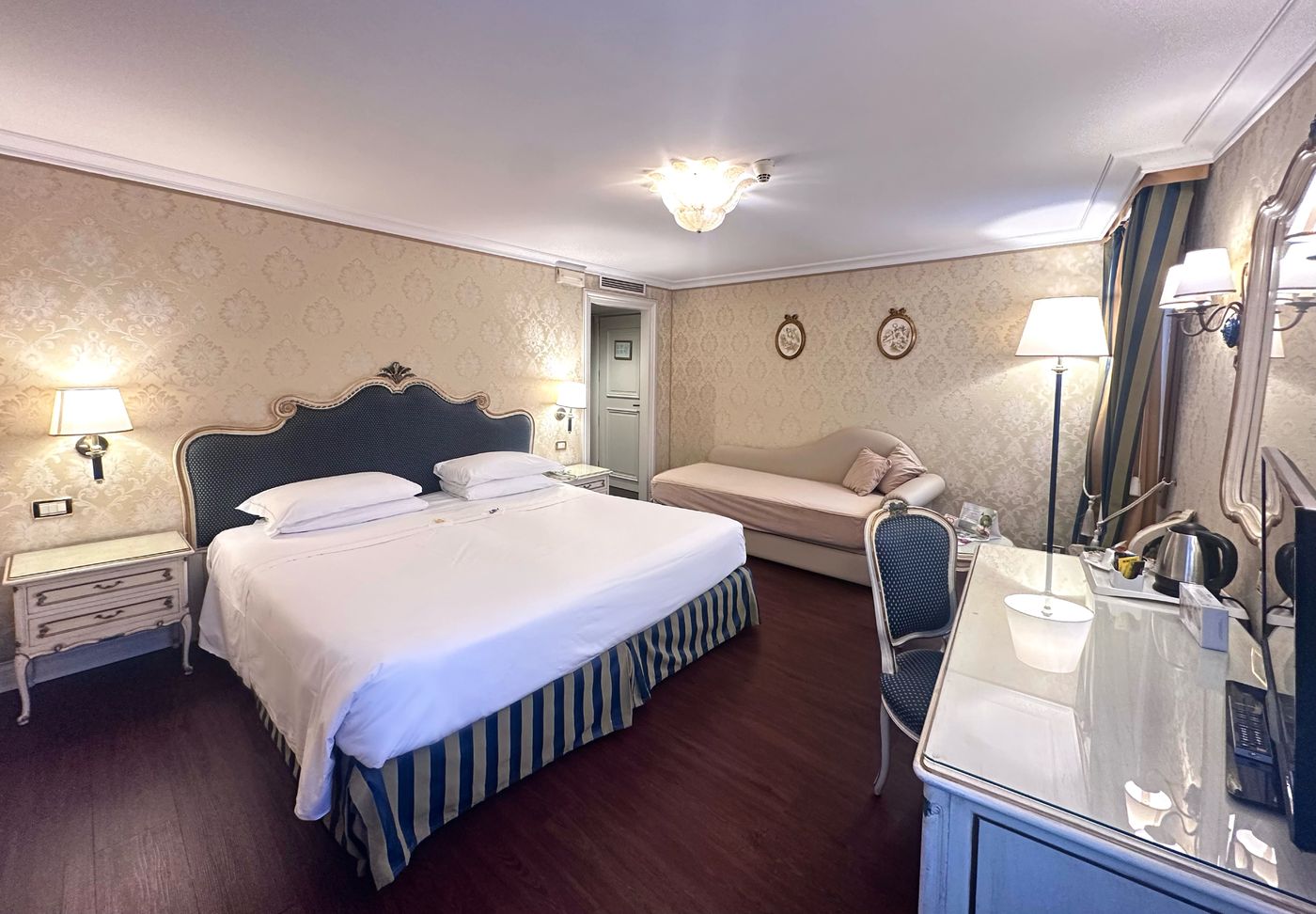 Hotel-Antiche-Figure-Room-23