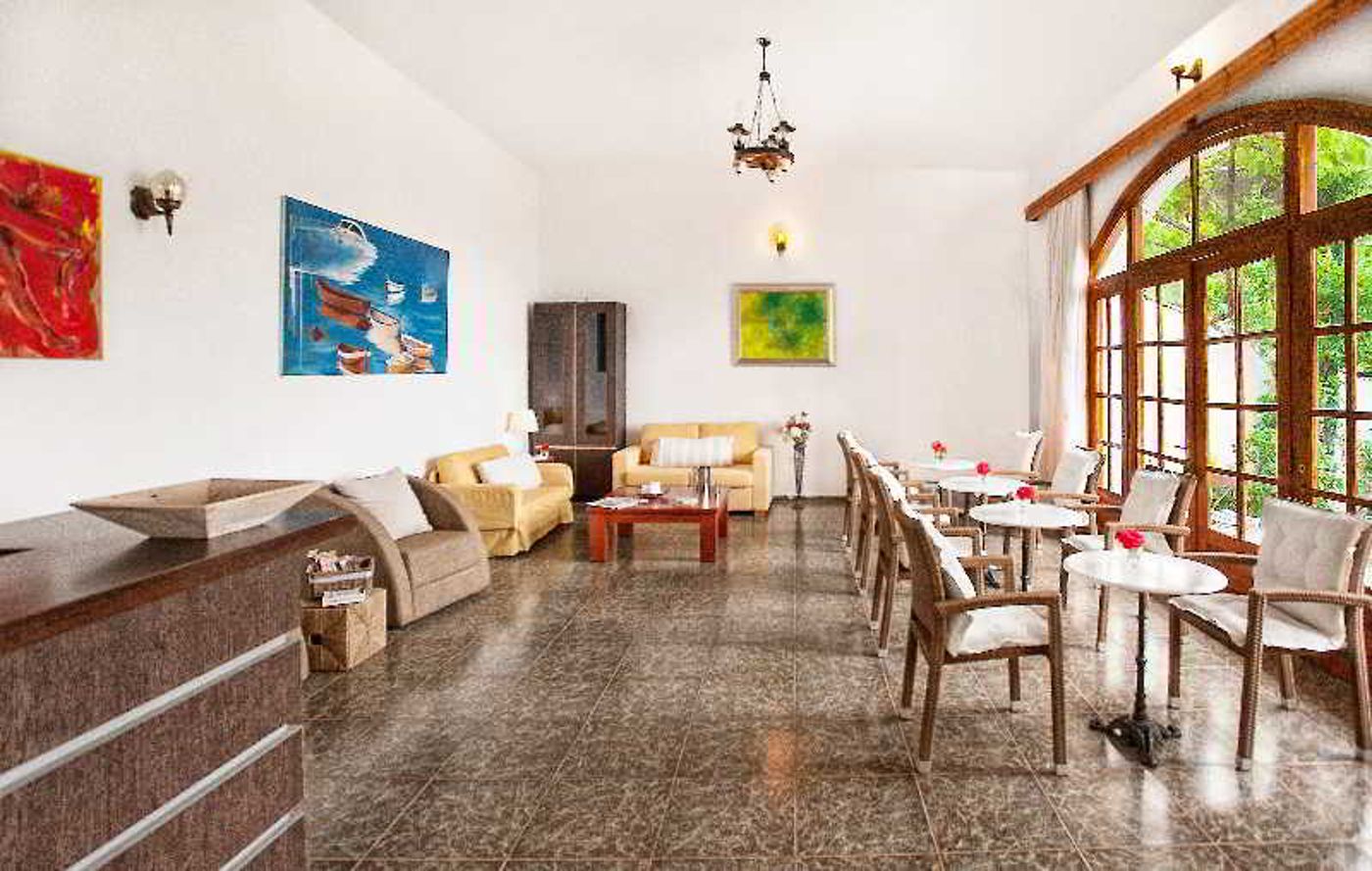 Irida Hotel and Apartments