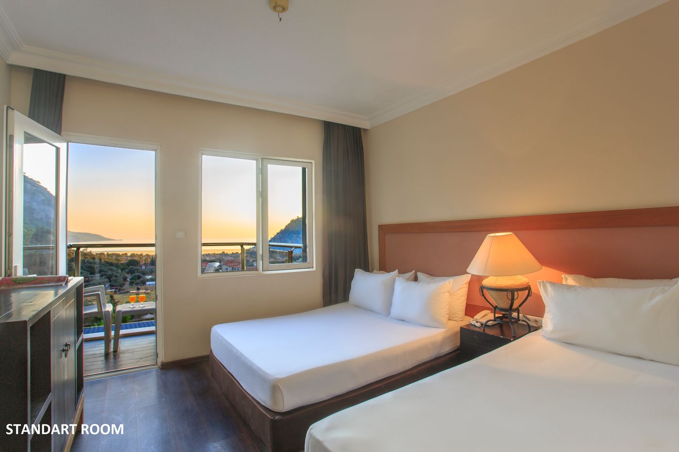 Manaspark-Deluxe-Hotel-Room-34