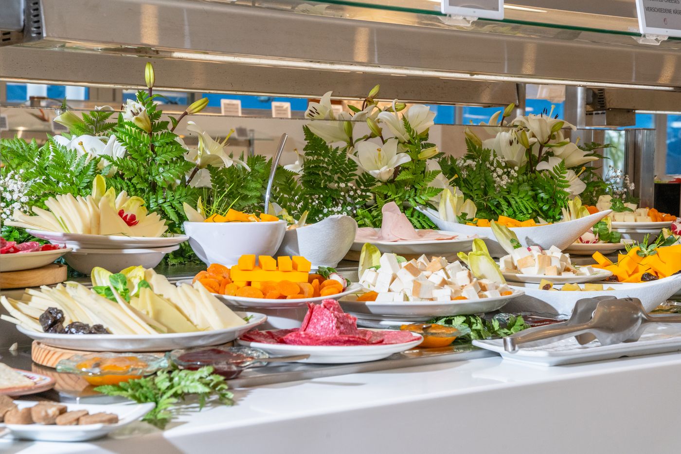 Hovima-La-Pinta-Beachfront-Family-Hotel-Restaurant-35