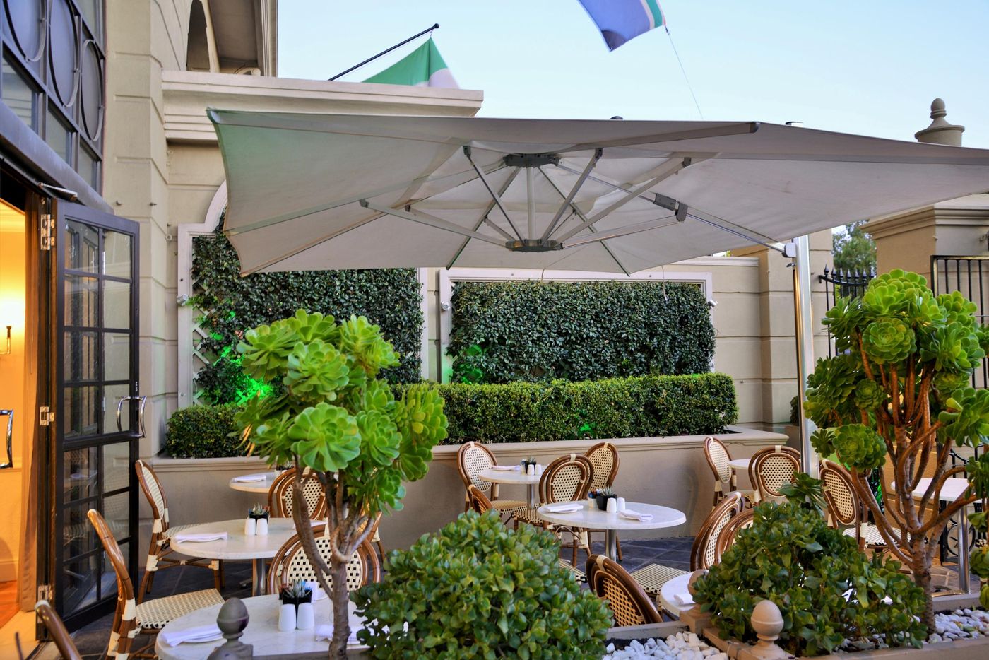 Cape-Royale-Luxury-Hotel-Terrace-22