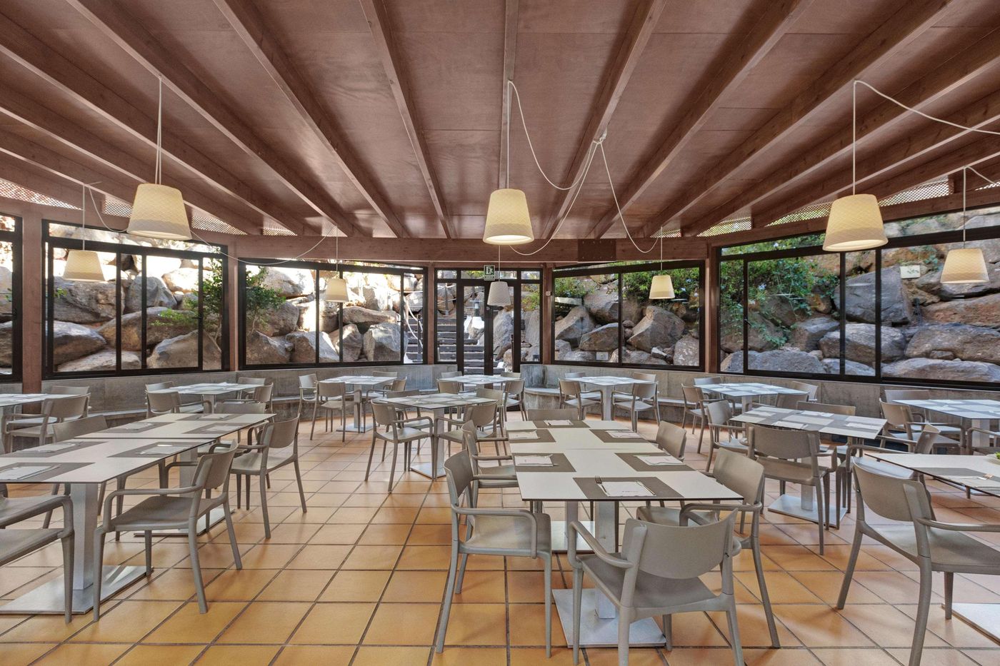 THB-Tropical-Island-Restaurant-42