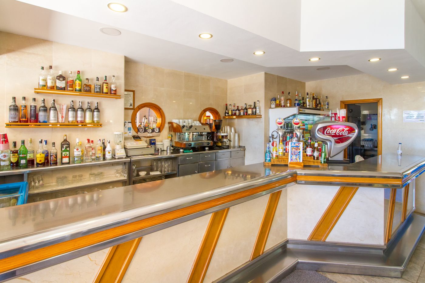 La-Era-Park-Apartments-Bar-23