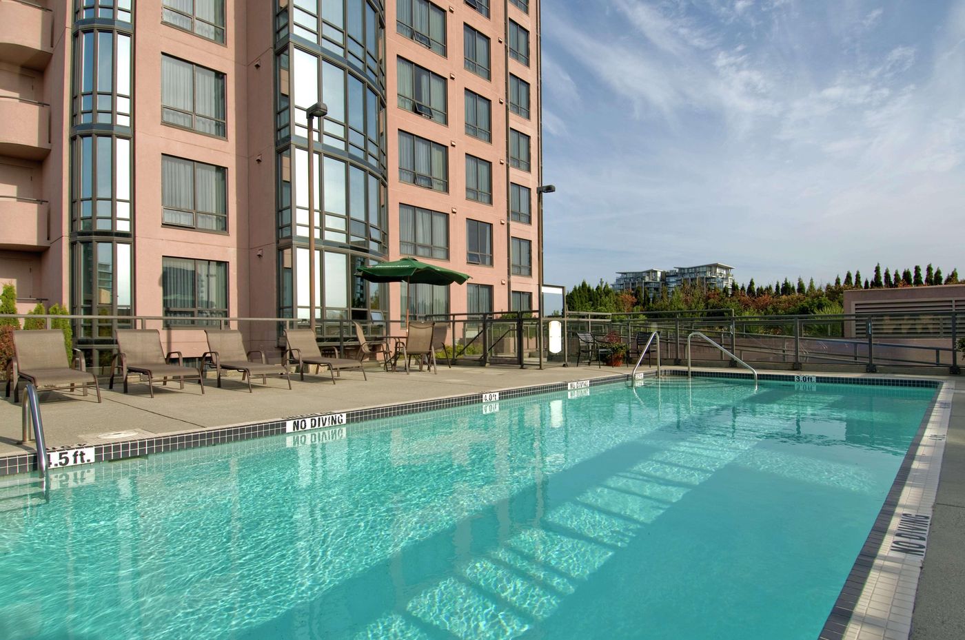 Hilton-Vancouver-Airport-Pool-1