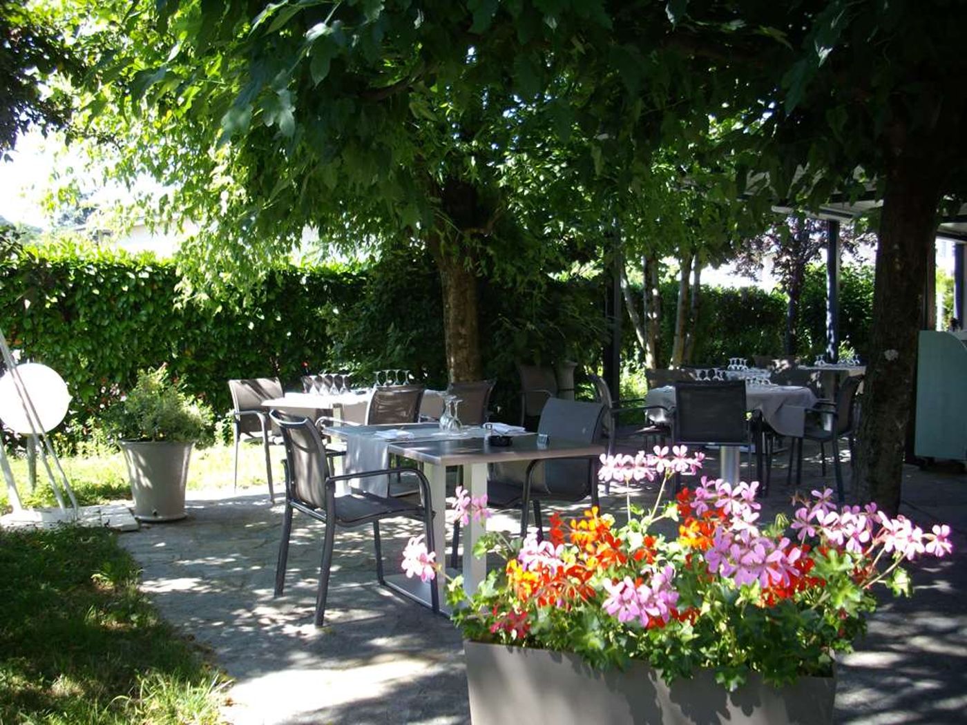 Pomo Hotel & Restaurant-France-Echirolles-General view-3