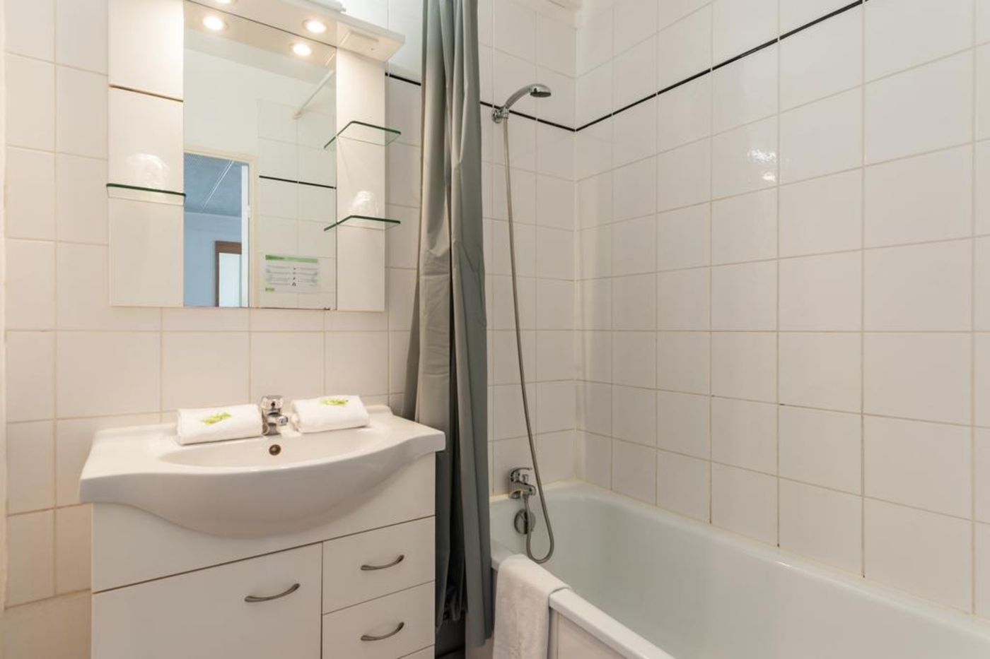 Residhotel Le Grand Prado-France-MARSEILLE-Room-6