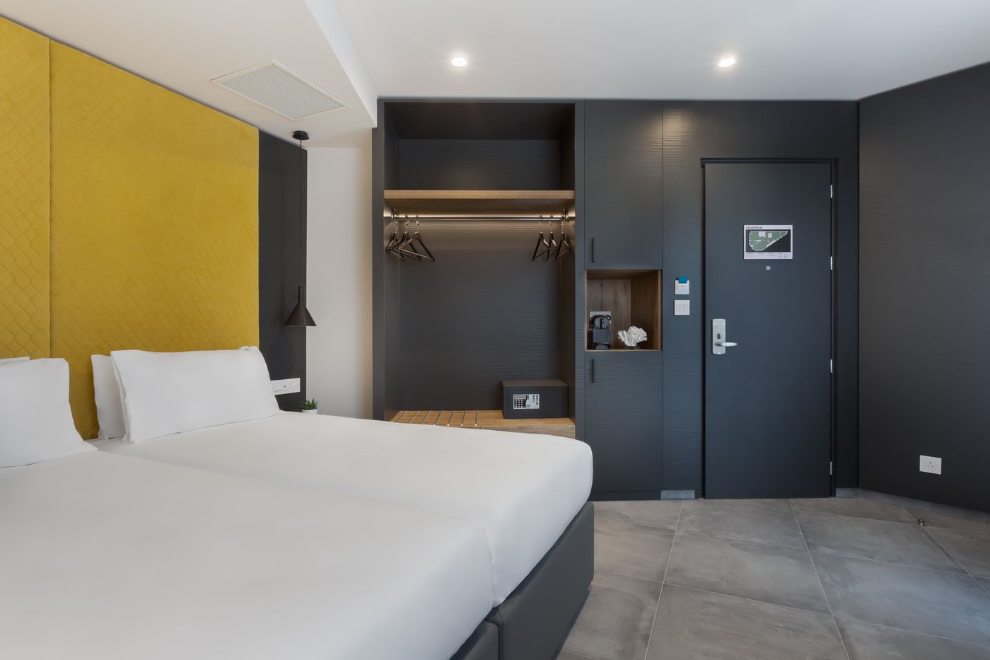 Hotel-115-The-Strand-Hotel-and-Suites-Room-21