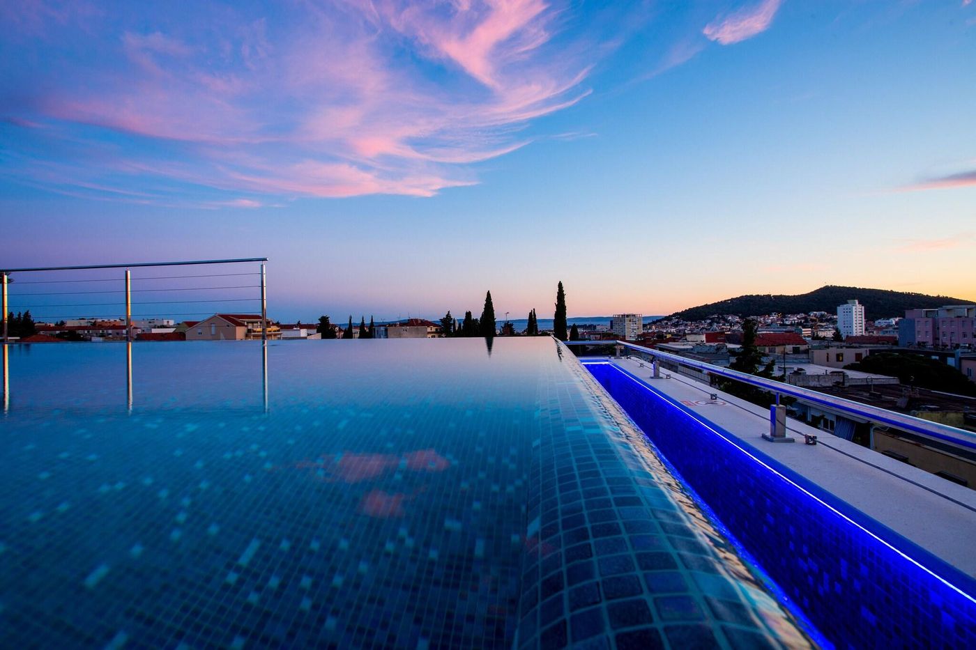 Art-Hotel-Pool-10
