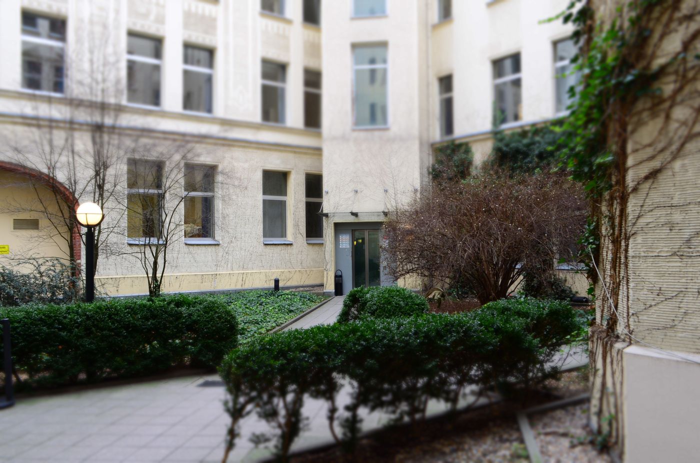 Acama-Kreuzberg-Hotel-Hostel-Terrace-43