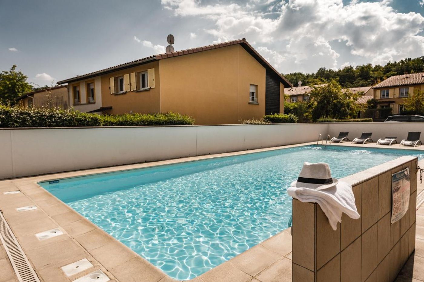 Garden & City Lyon -Lissieu - France - LISSIEU - Pool - 5