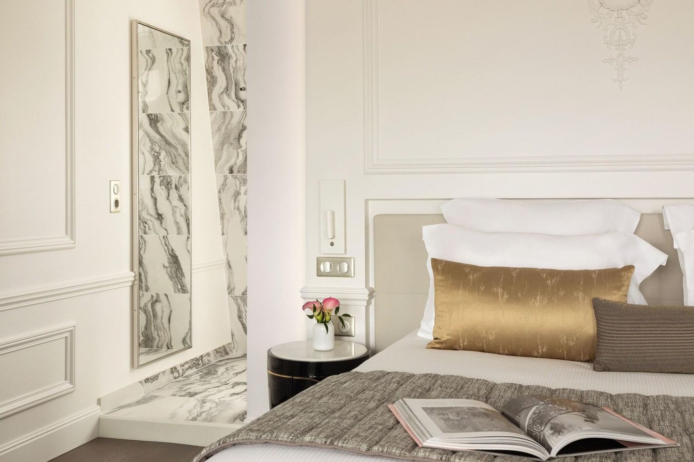 La-Clef-Champs-Elysees-by-The-Crest-Collection-Room-32