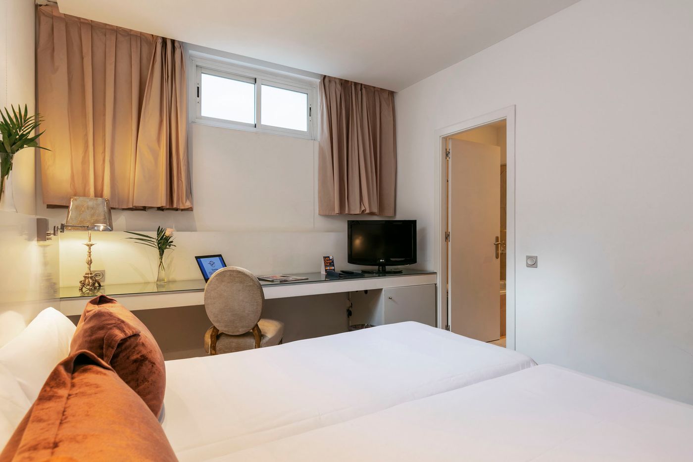 Globales-Acis---Galatea-Hotel-Room-17