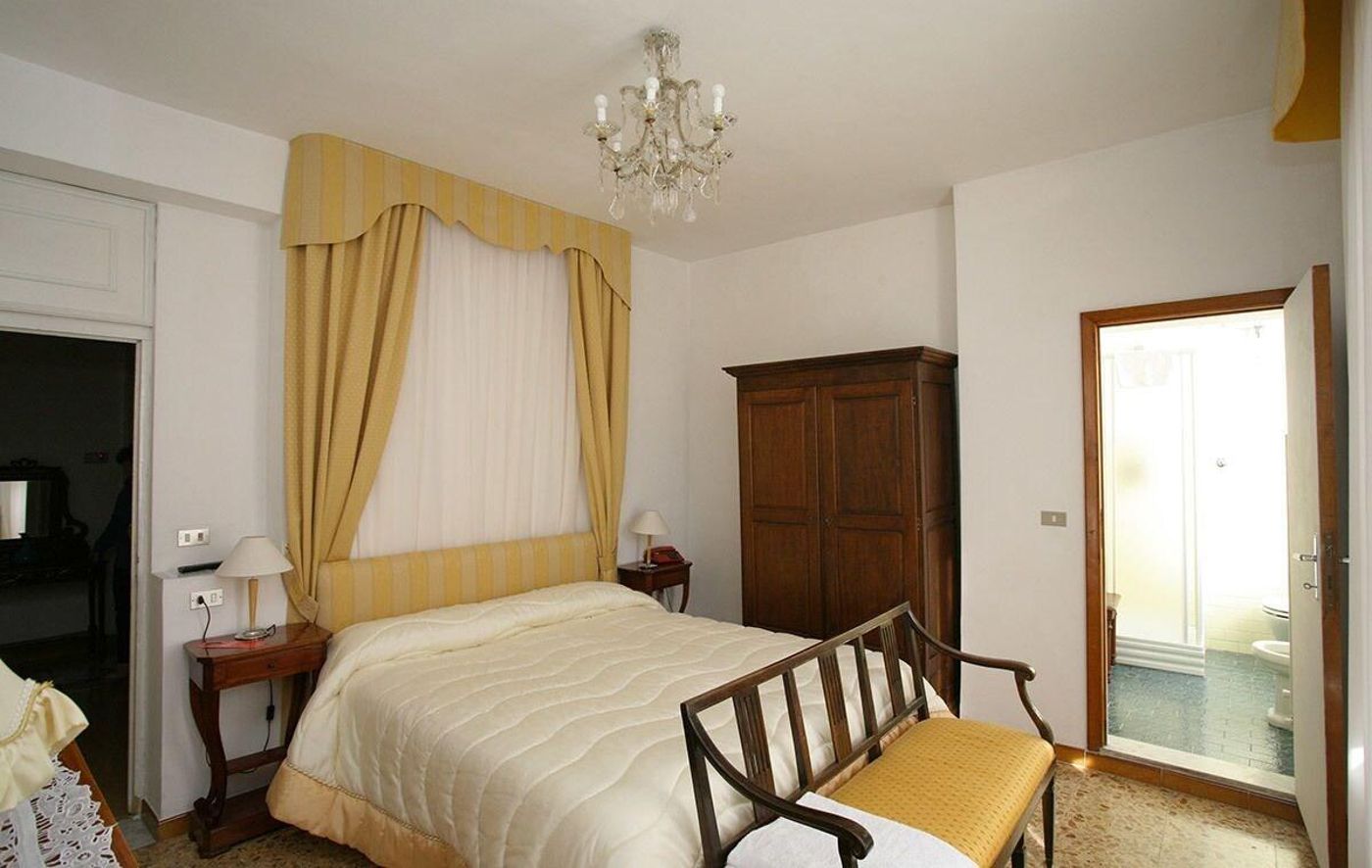 Hotel-Roma---Scanno-Room-15