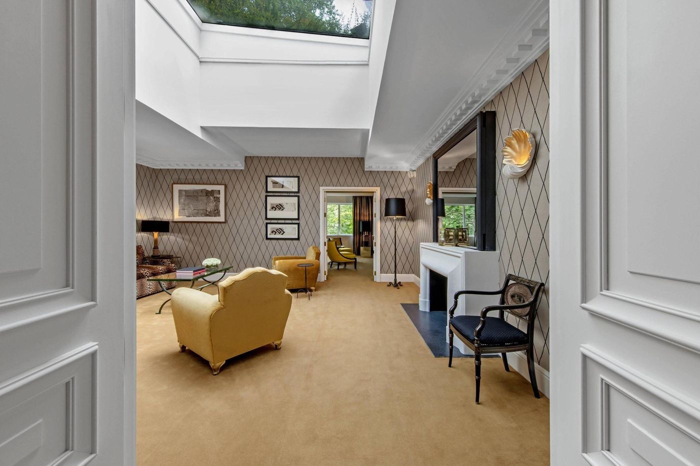 Hotel-de-Berri-Champs-Elysees--a-Luxury-Collection-Hotel--Paris-Room-9