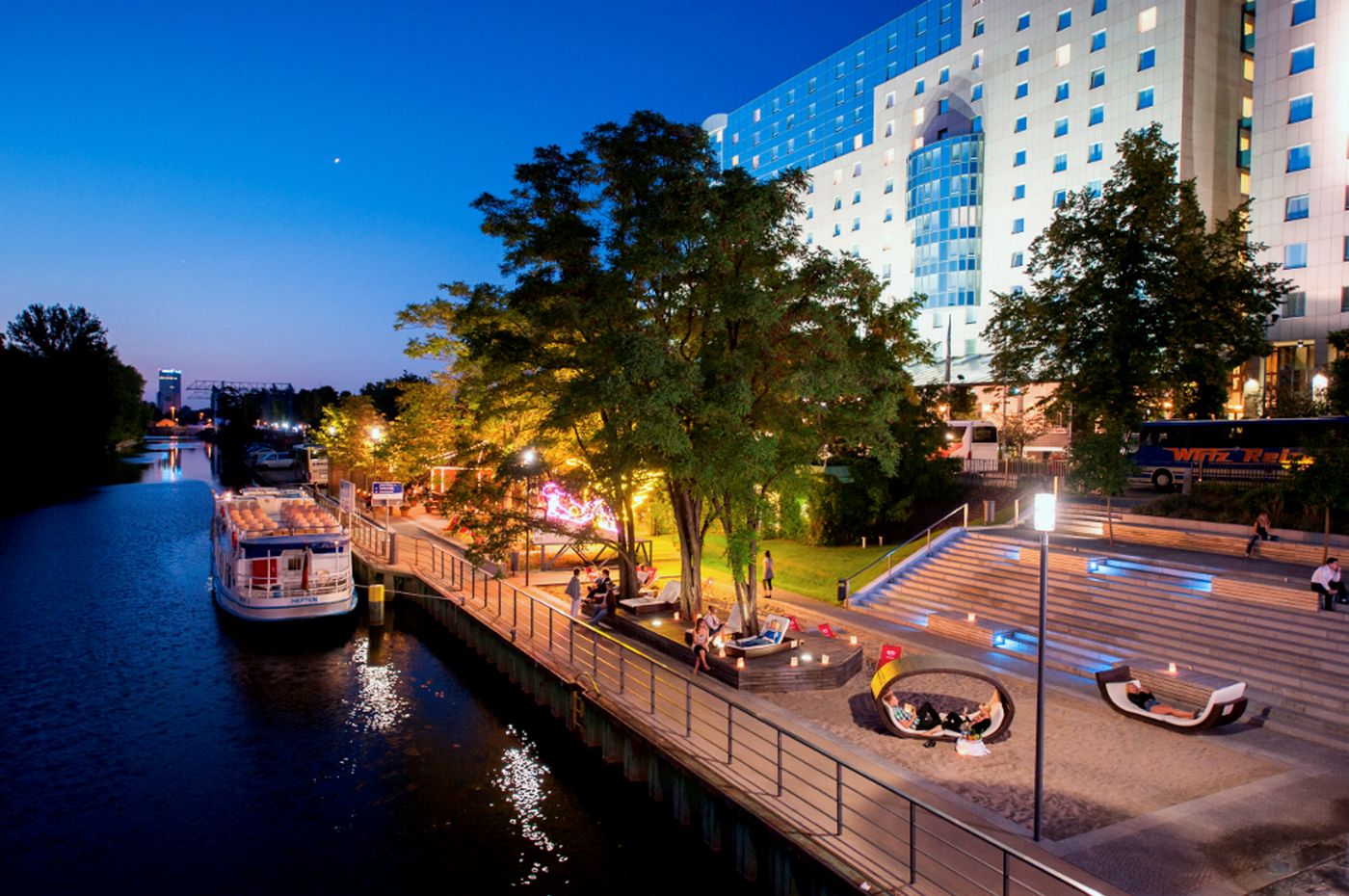 Estrel-Hotel-Berlin-Restaurant-73