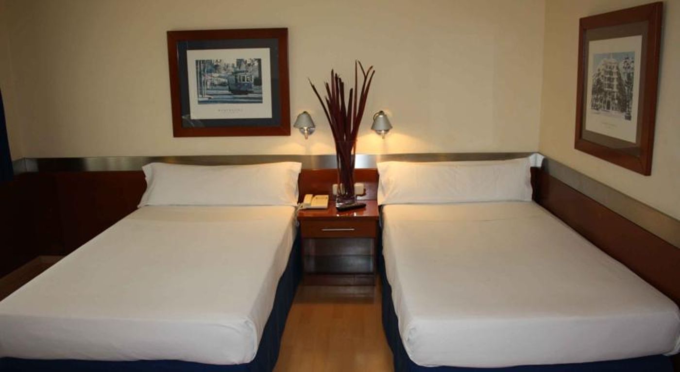 Tres Torres Atiram Hotel