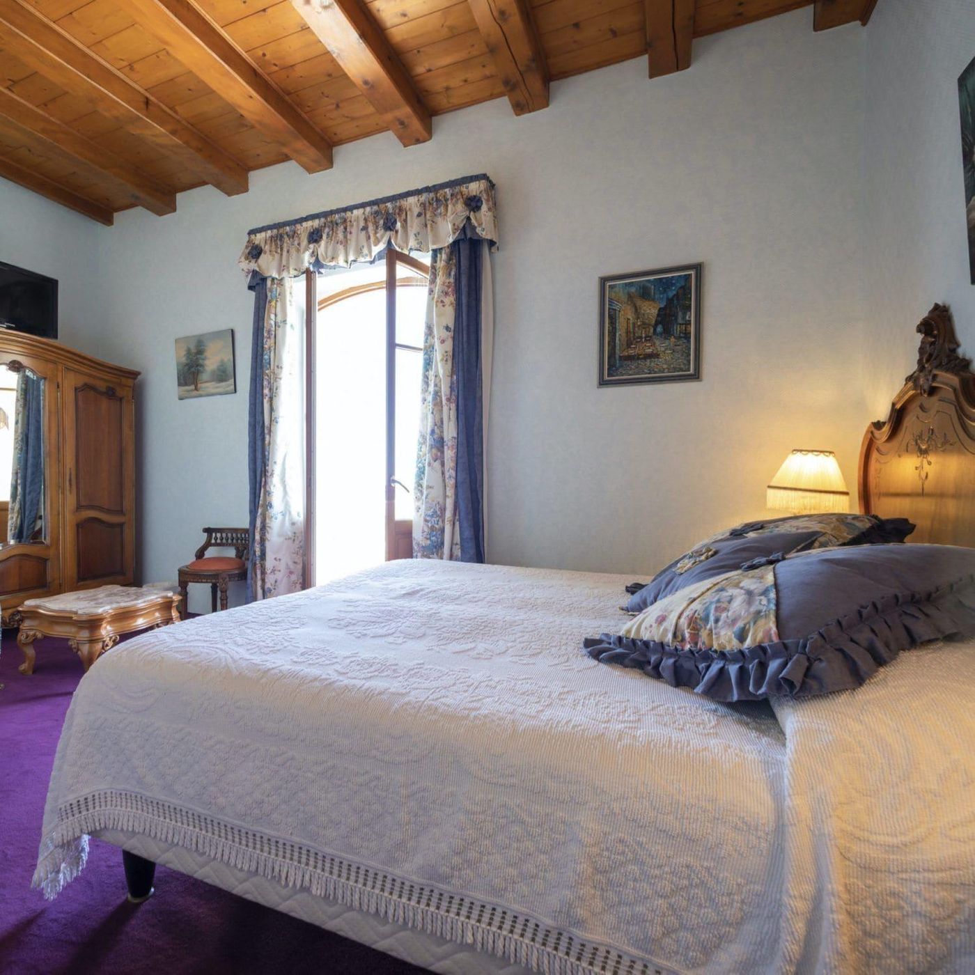 Chateau-de-Mei-Lese-Room-60