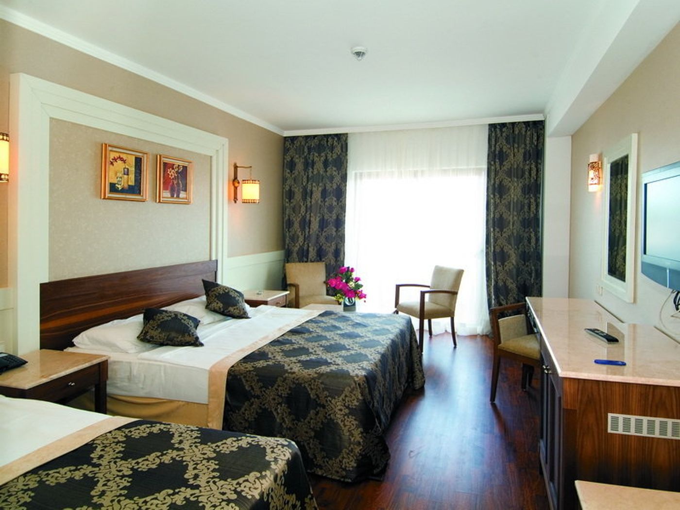 Alba-Queen-Hotel-Room-20