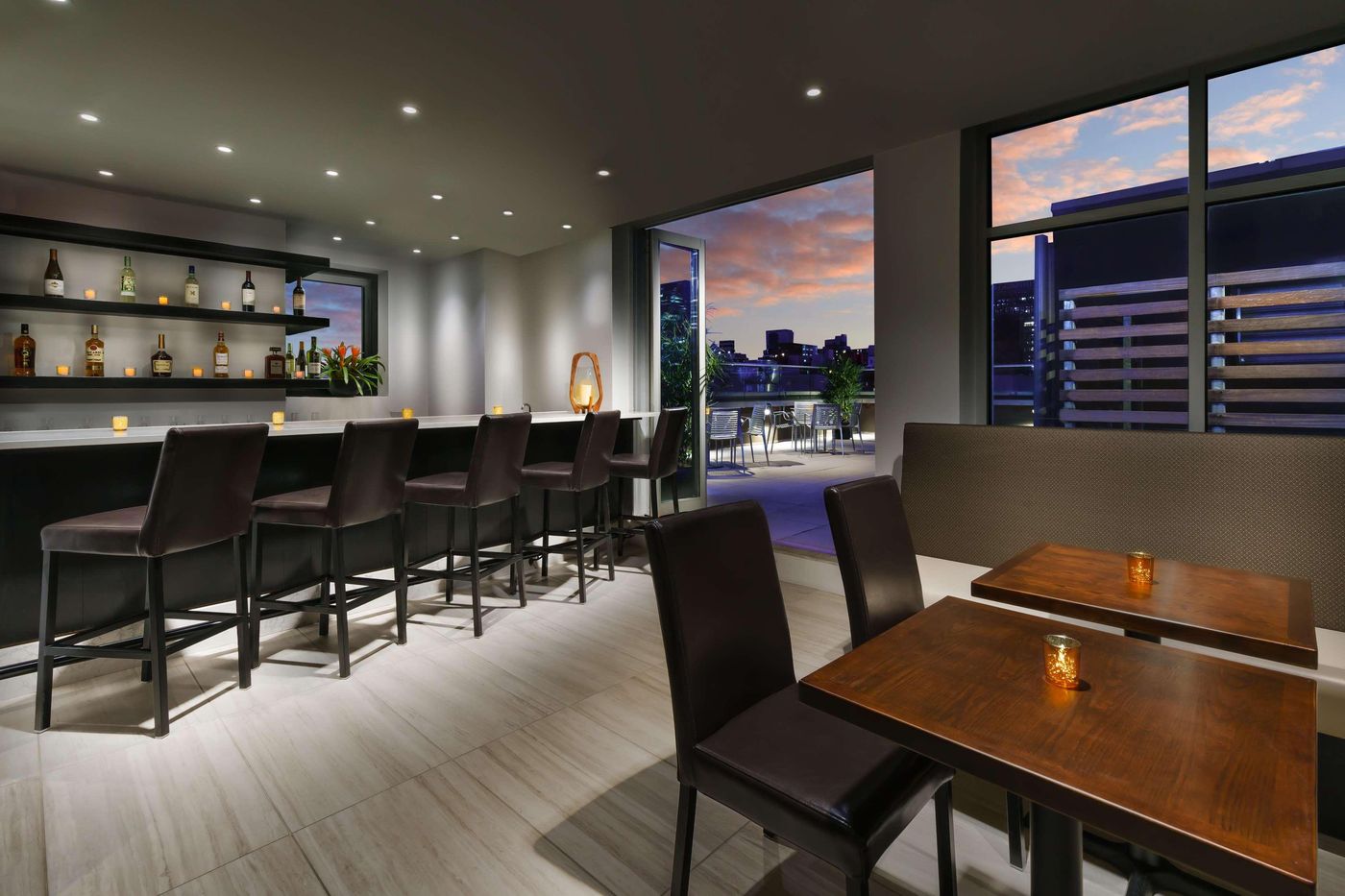 DoubleTree-by-Hilton-New-York-Times-Square-South-Bar-4