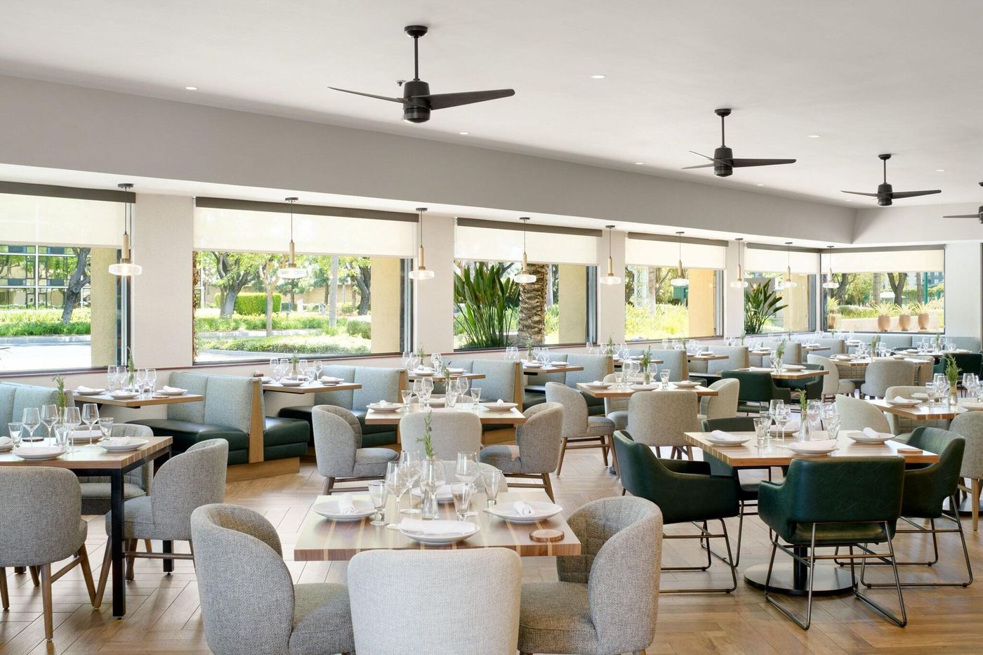 Sheraton-Park-Hotel-at-the-Anaheim-Resort-Restaurant-55