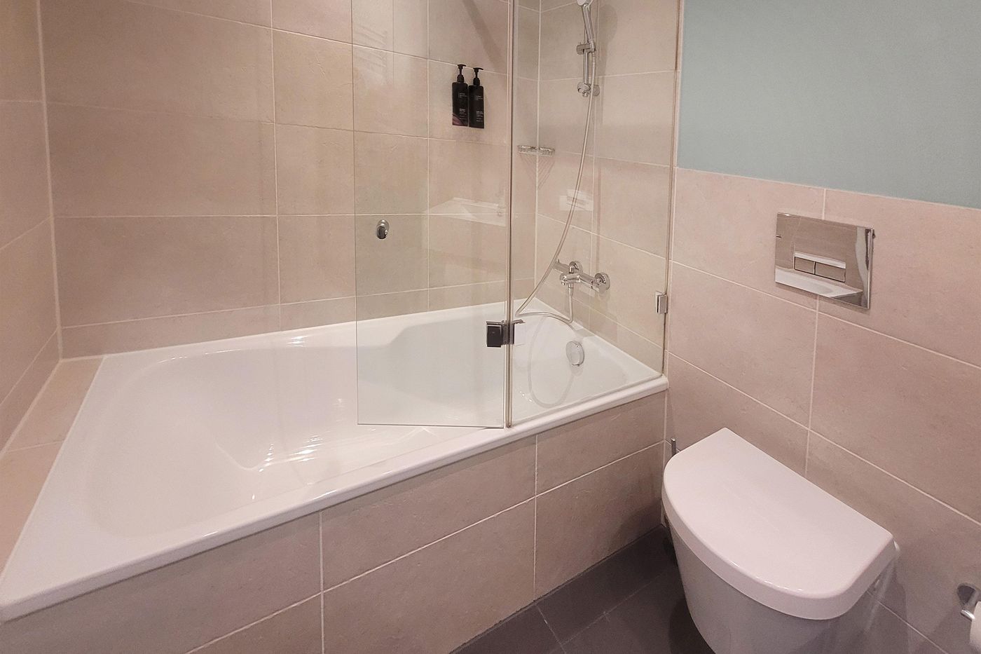 Select-Hotel-Berlin-The-Wall-Room-46