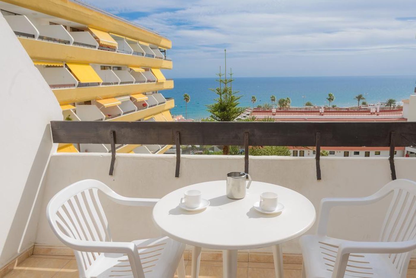 Las Arenas Apartments