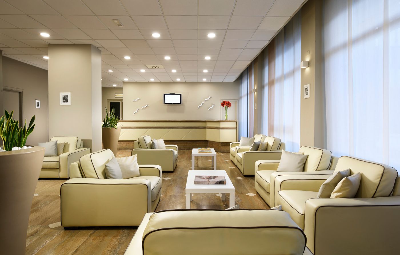 Atahotel-Contessa-Jolanda-Residence-Lobby-10