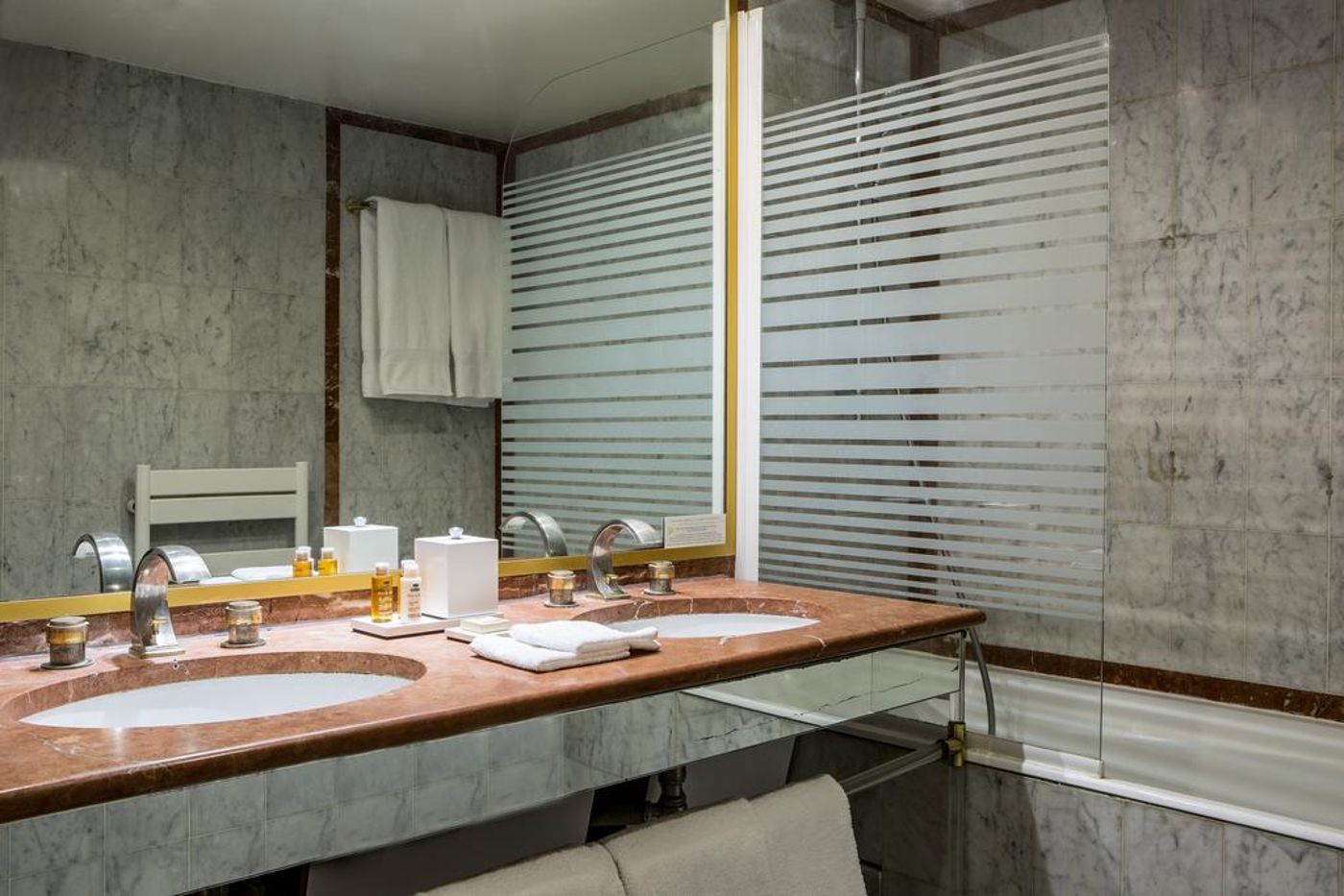 Royal-Garden-Champs-Elysees-Room-46