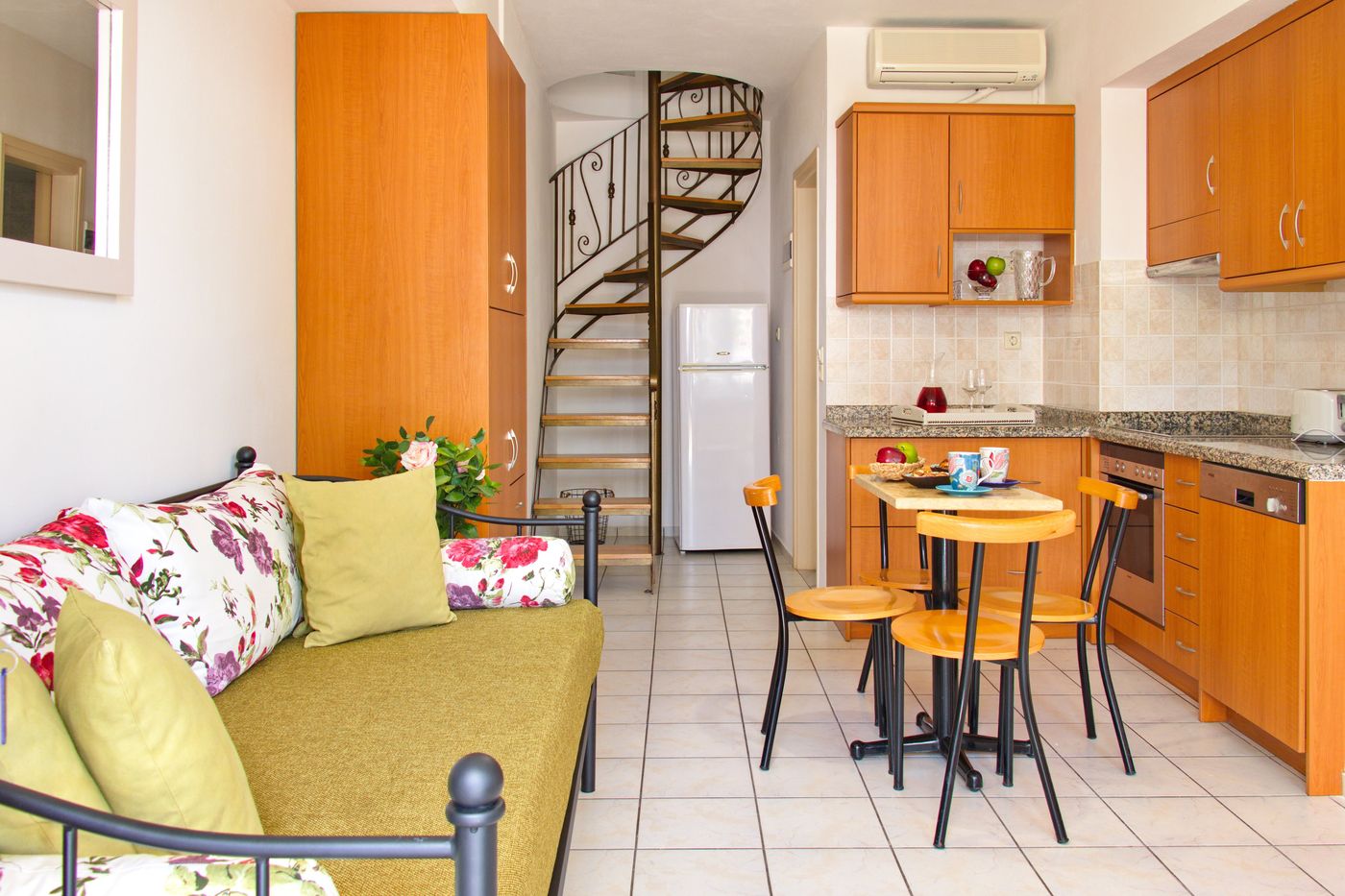 Maria-Rousse-Studios-Room-48