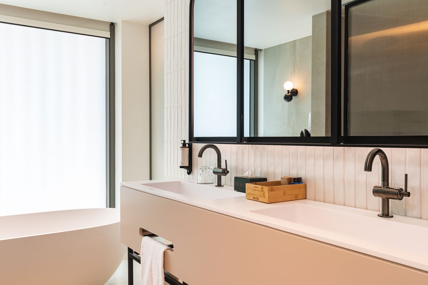 Luster-Hotel-Room-42