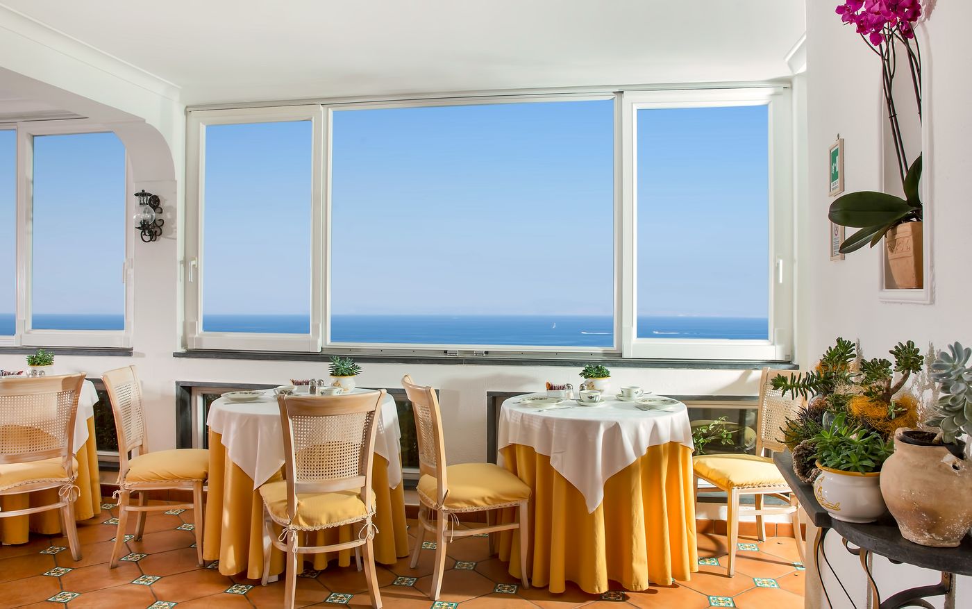 Villa-Garden-Restaurant-47