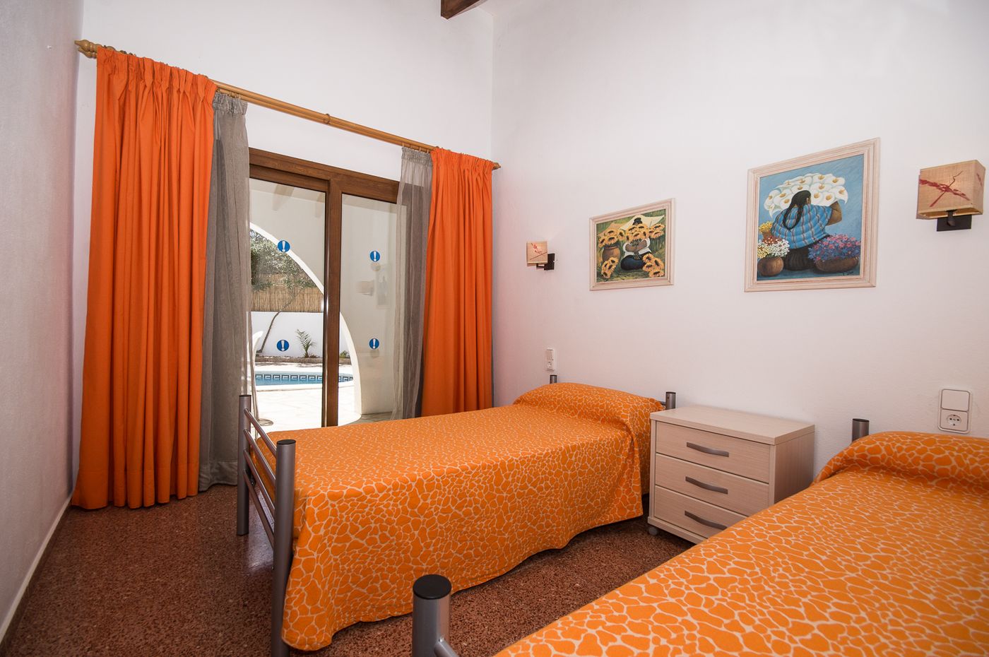 Calan Porter Playa Apartments