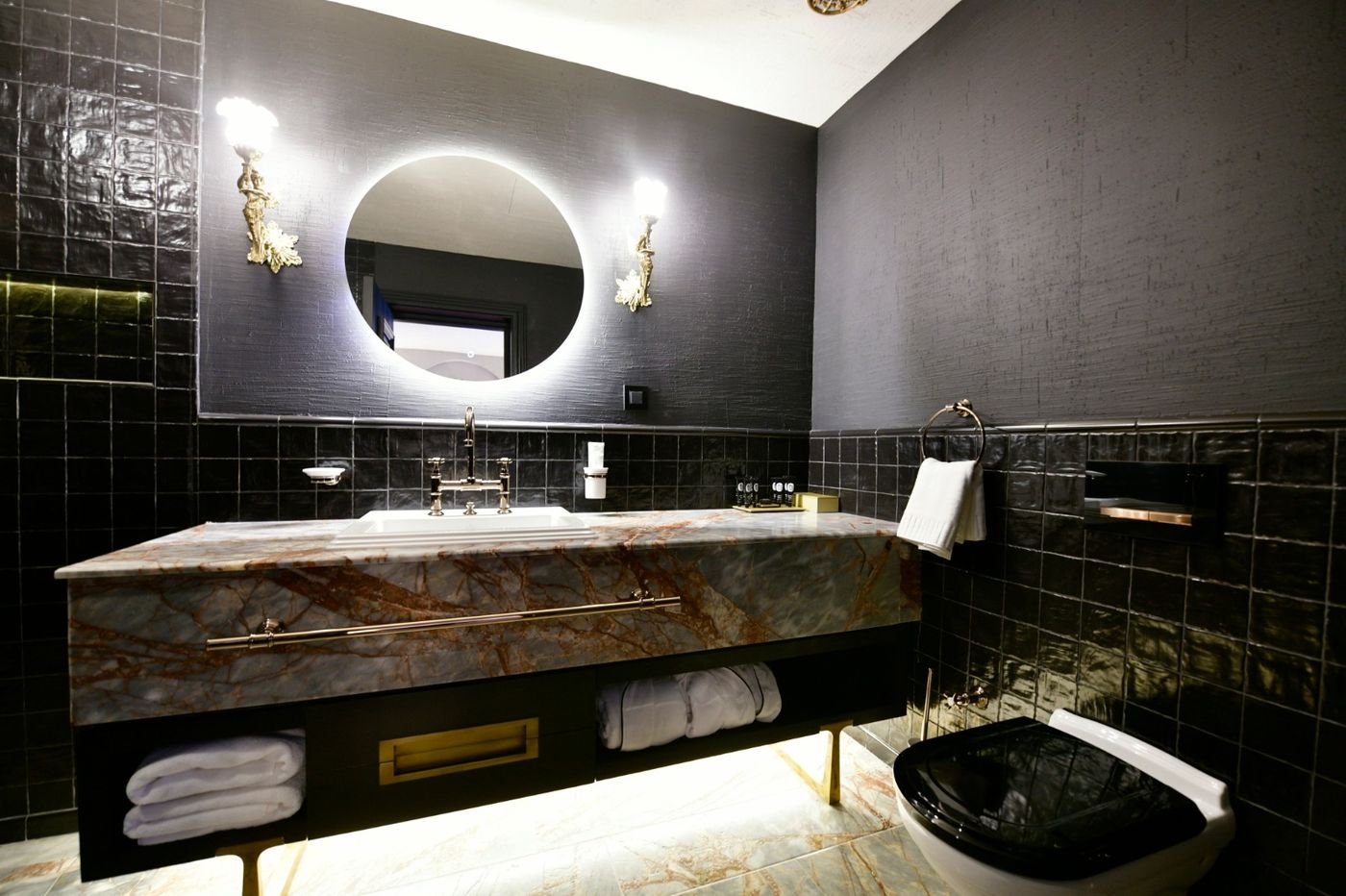 Sacred Mansion Hotel