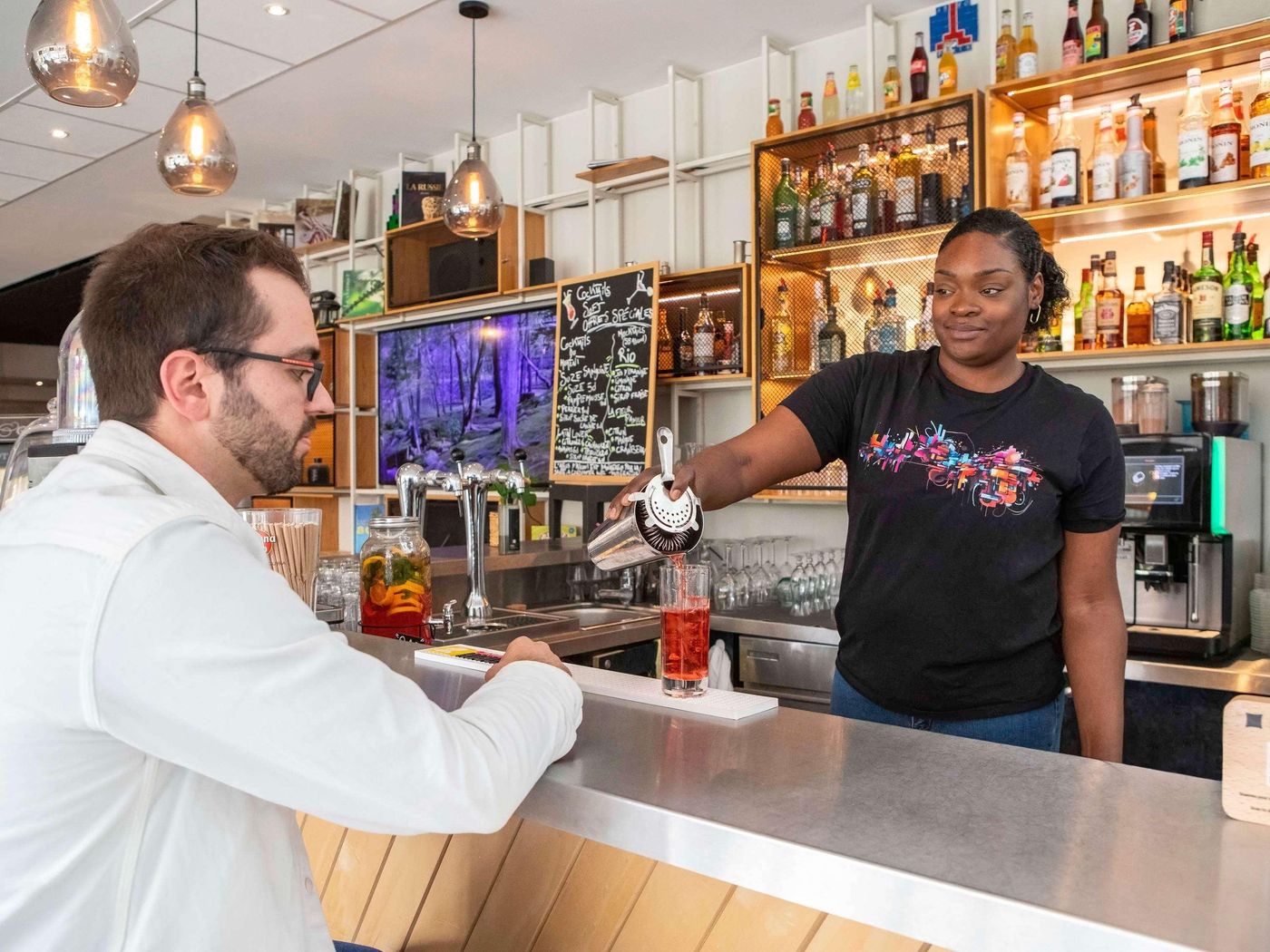 ibis-Styles-Paris-Bercy-Bar-26