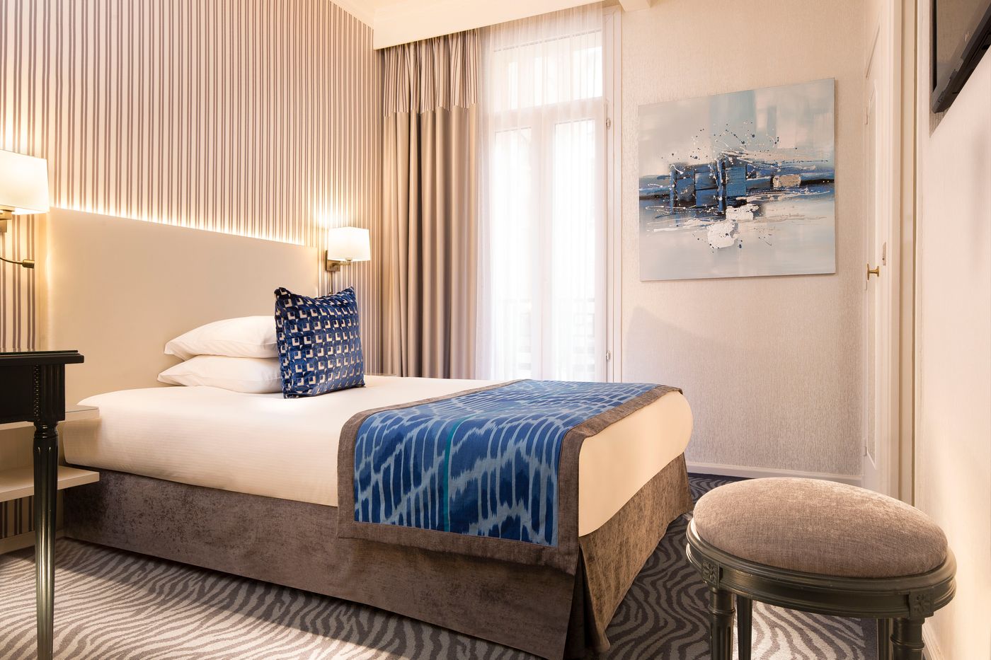 Hotel-Victor-Hugo-Paris-Kleber-Room-32