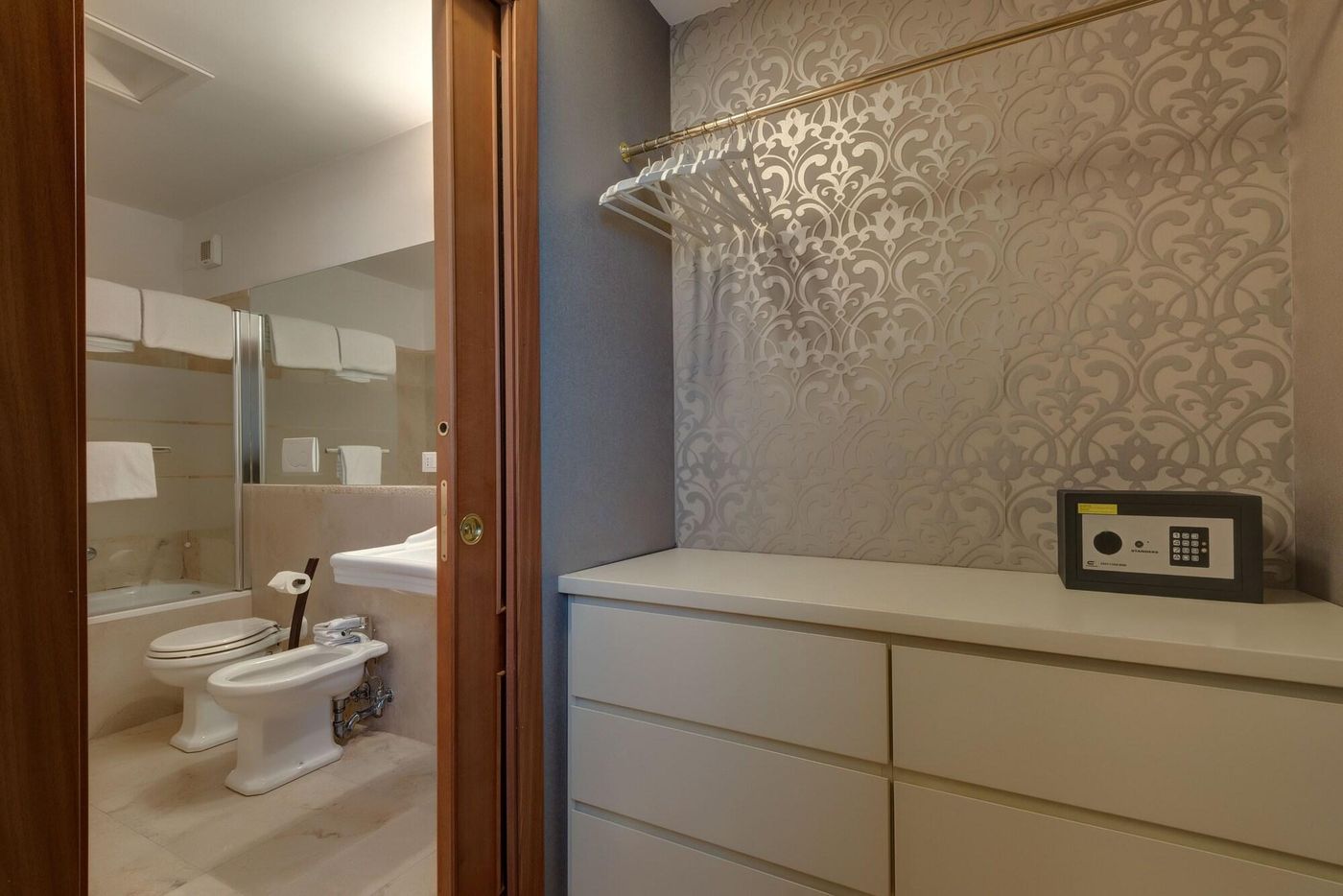 Penthouse-Suite-Rome-Room-23