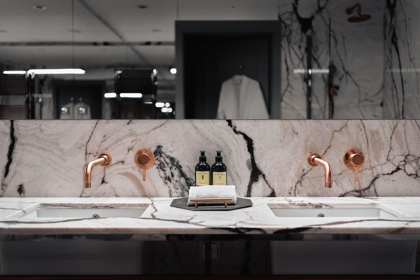 H15-Luxury-Palace-Room-17