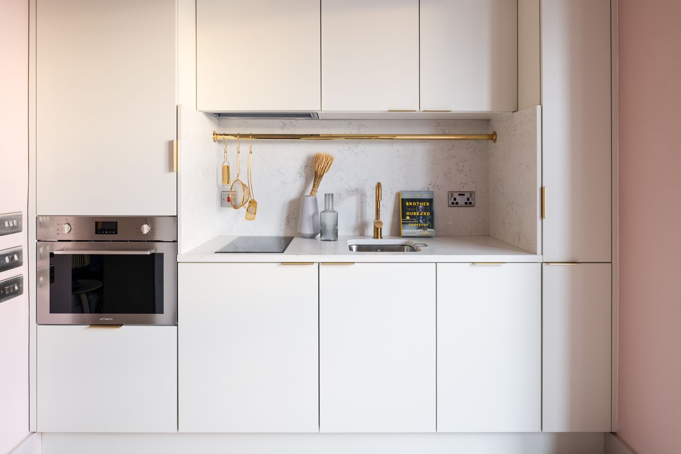 Zanzibar-Locke--Ha-Penny-Bridge-Room-9