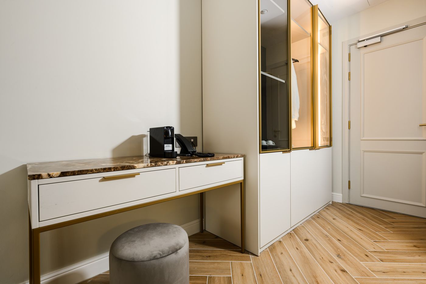 Xvi-Suites-Room-21