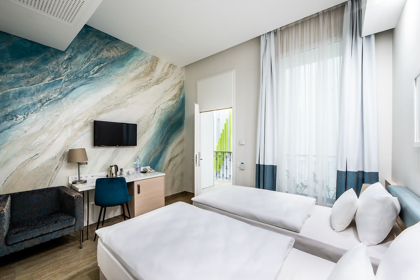 Atrium-Fashion-Hotel-Room-6