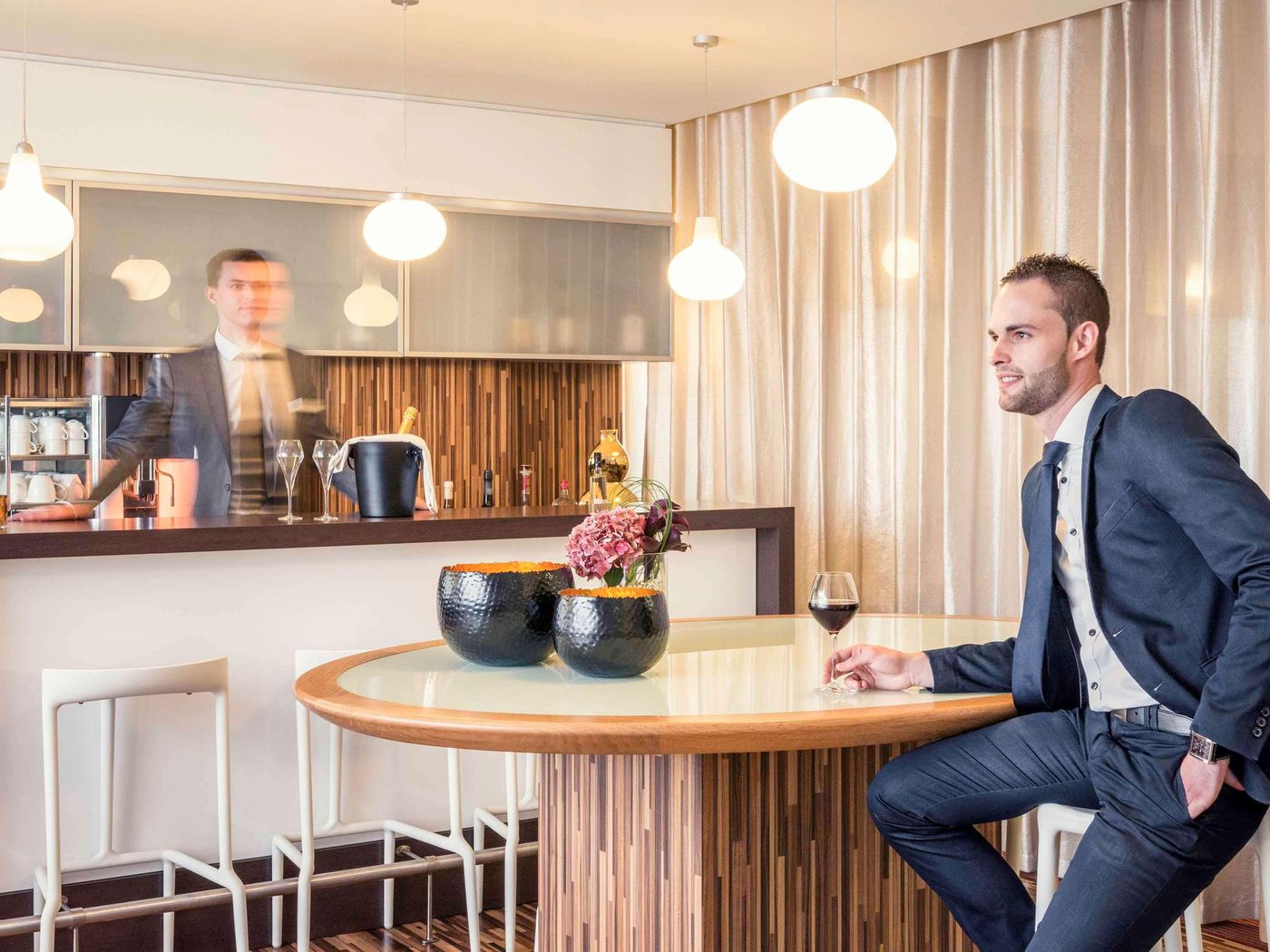 Hotel-Mercure-Paris-Bercy-Bibliotheque-Bar-20