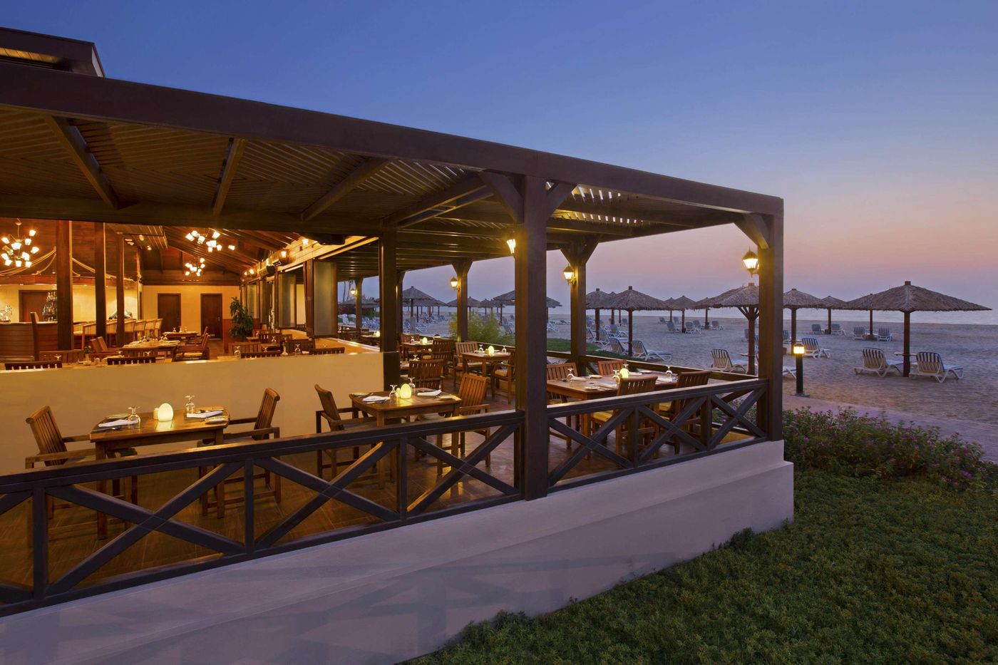 Hilton-Al-Hamra-Beach---Golf-Resort-Restaurant-18